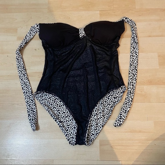 Nip Tuck Australia women’s black & white halter  swimsuit in size 6 - Picture 7 of 13